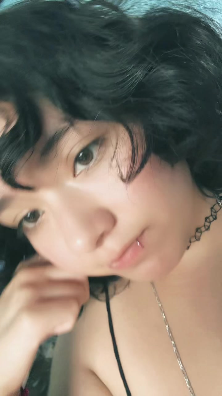 TikTok using BEBÉ