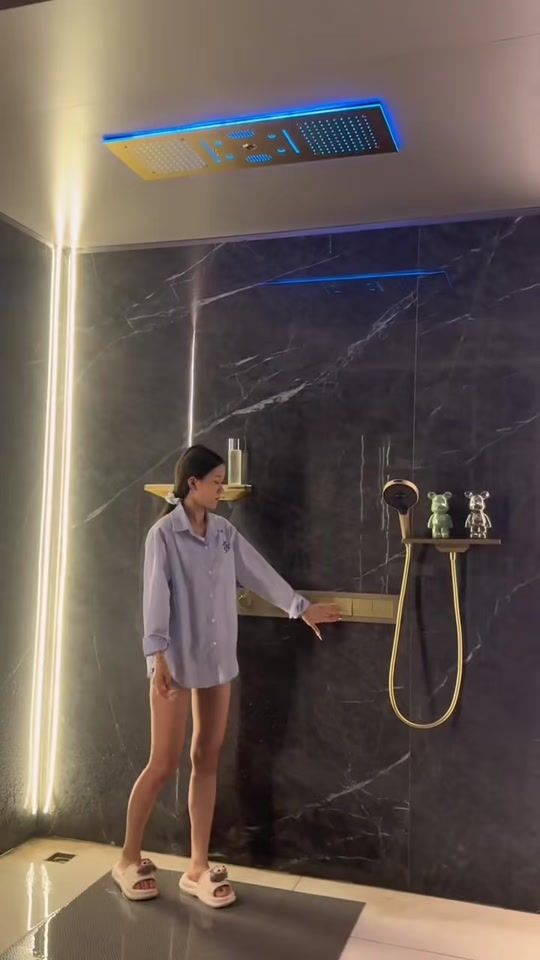 TikTok using Right Now (Na Na Na)