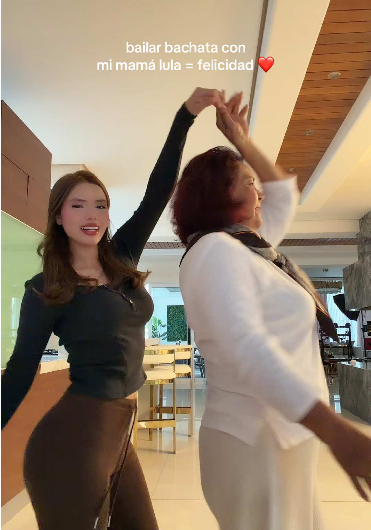 TikTok using Dardos