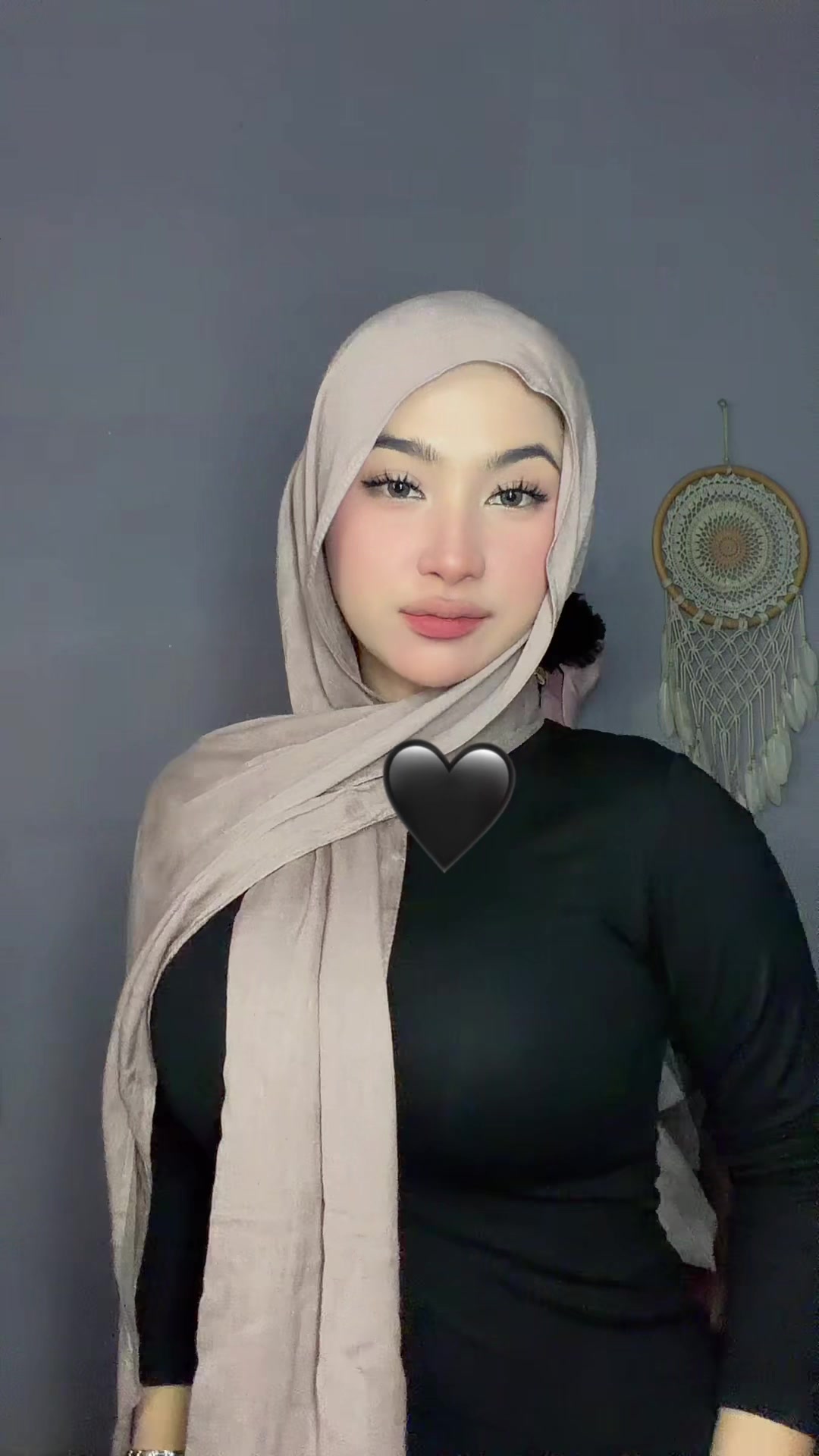TikTok using Fazer Falta