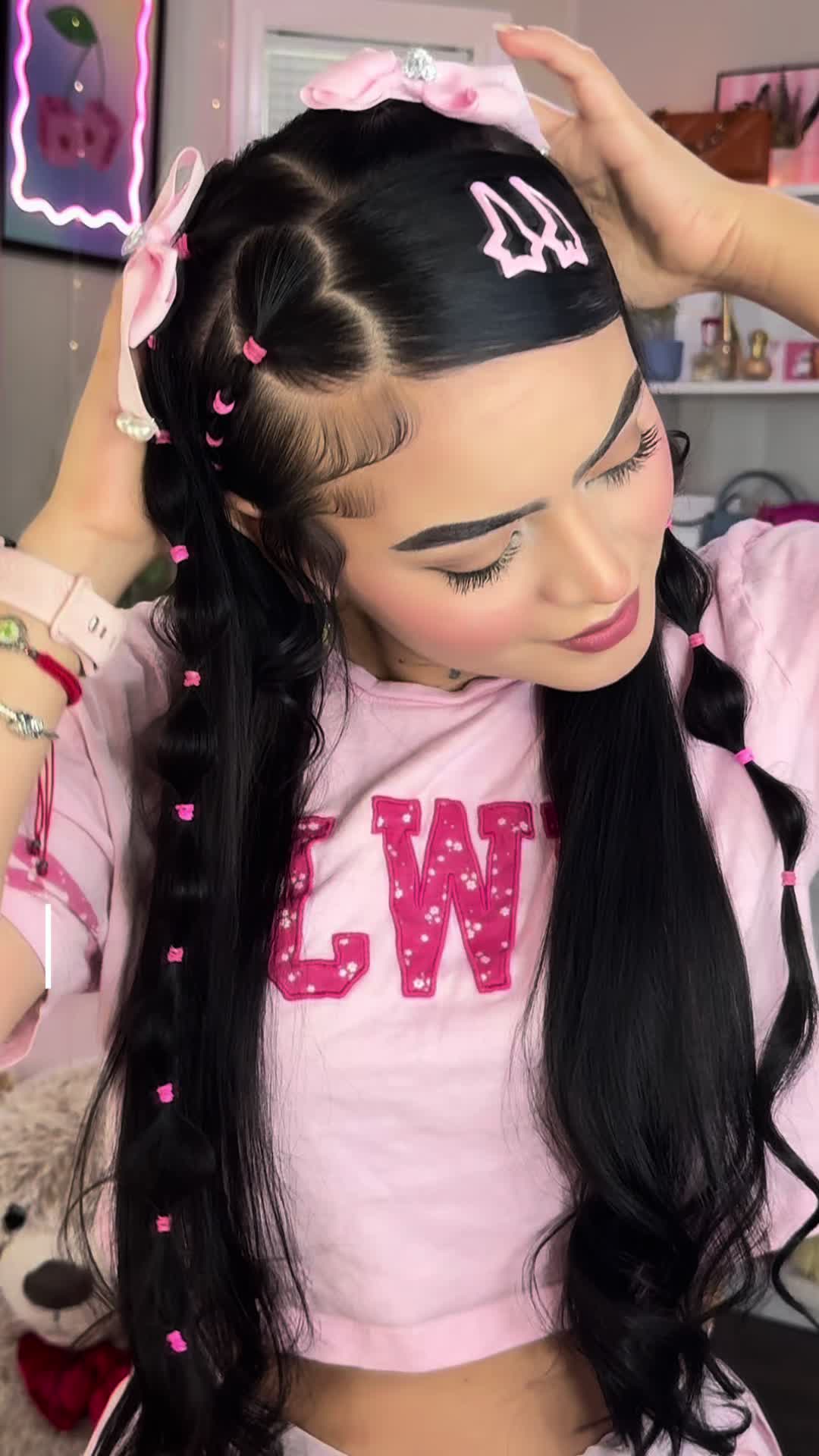TikTok using DÁKITI