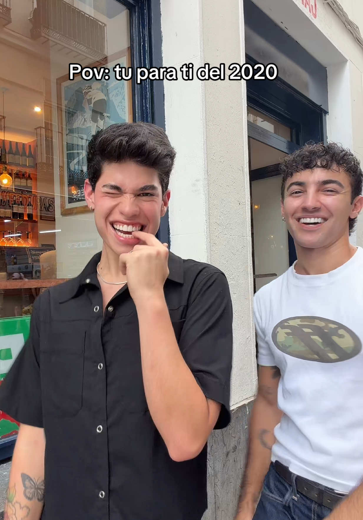 TikTok using Relación