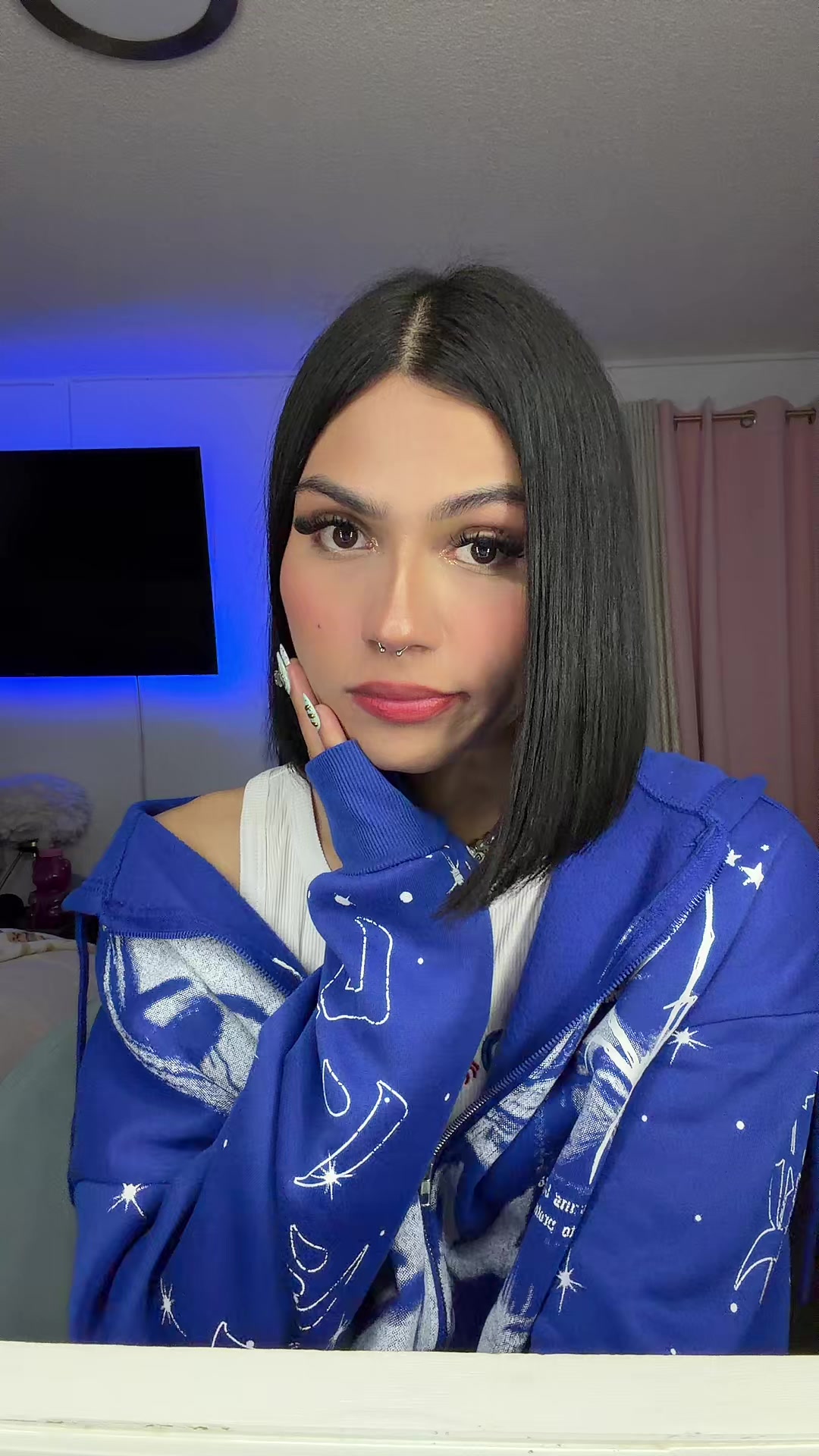 TikTok using ADIVINO