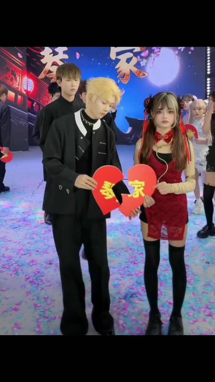 TikTok using Copines