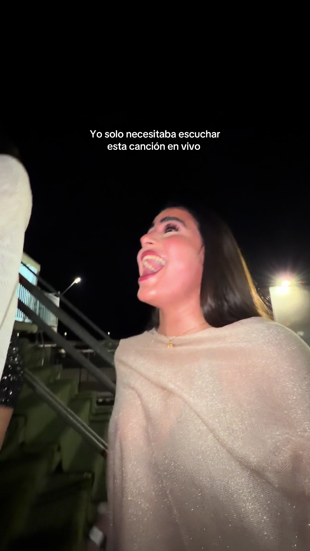 TikTok using La Carretera