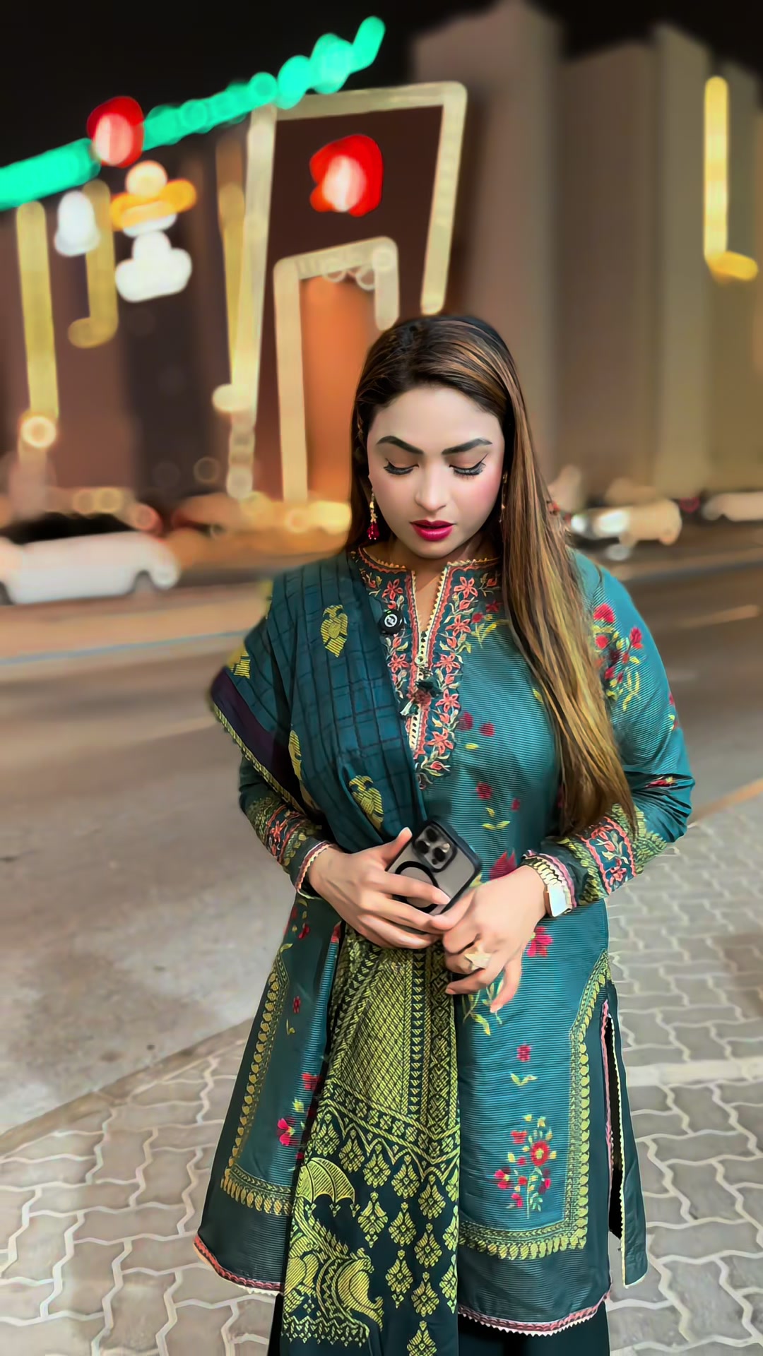 TikTok using Hamari Adhuri Kahani (Title Track)