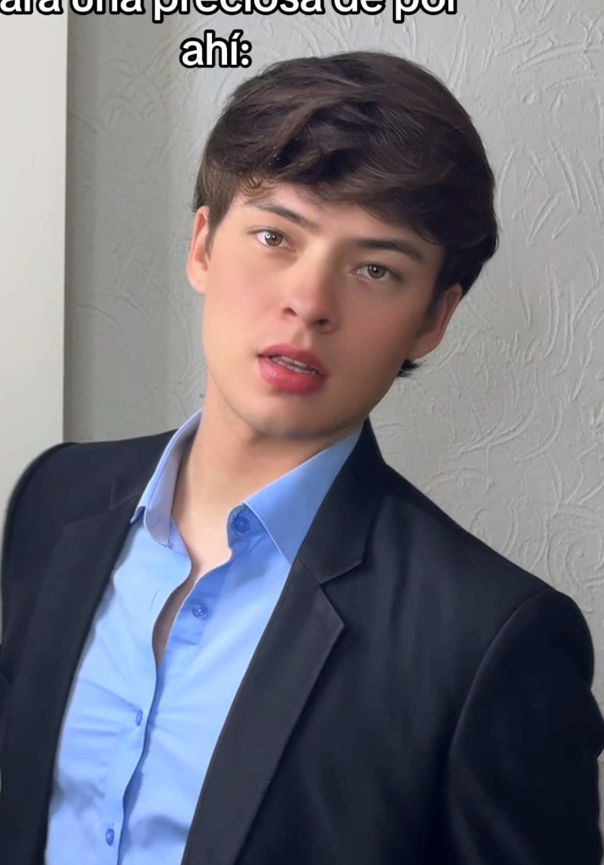 TikTok using Más Que Tu Amigo