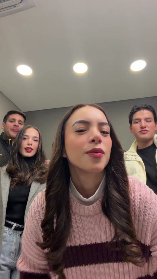 TikTok using mi refe