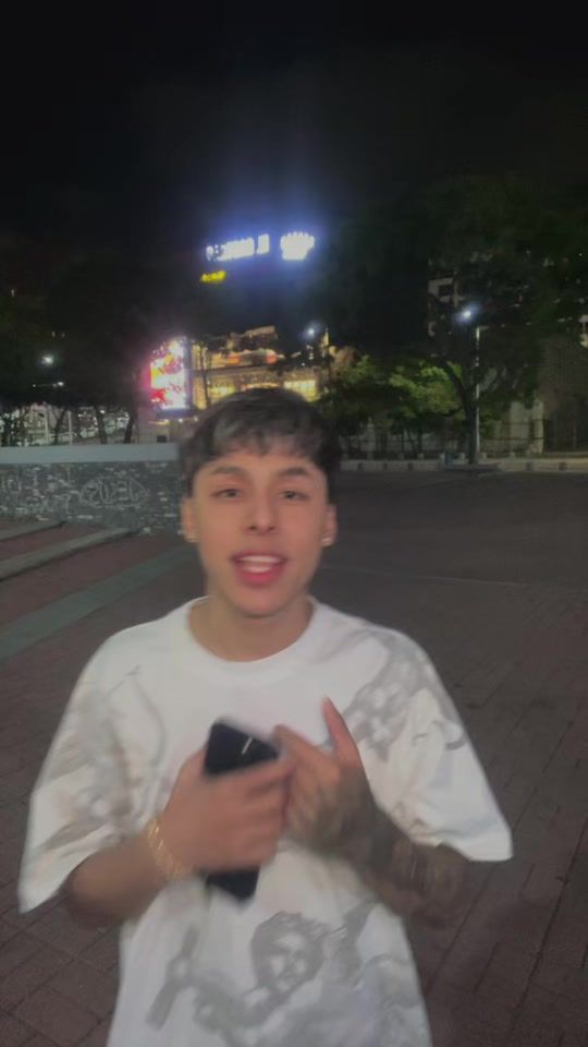 TikTok using Cúrame