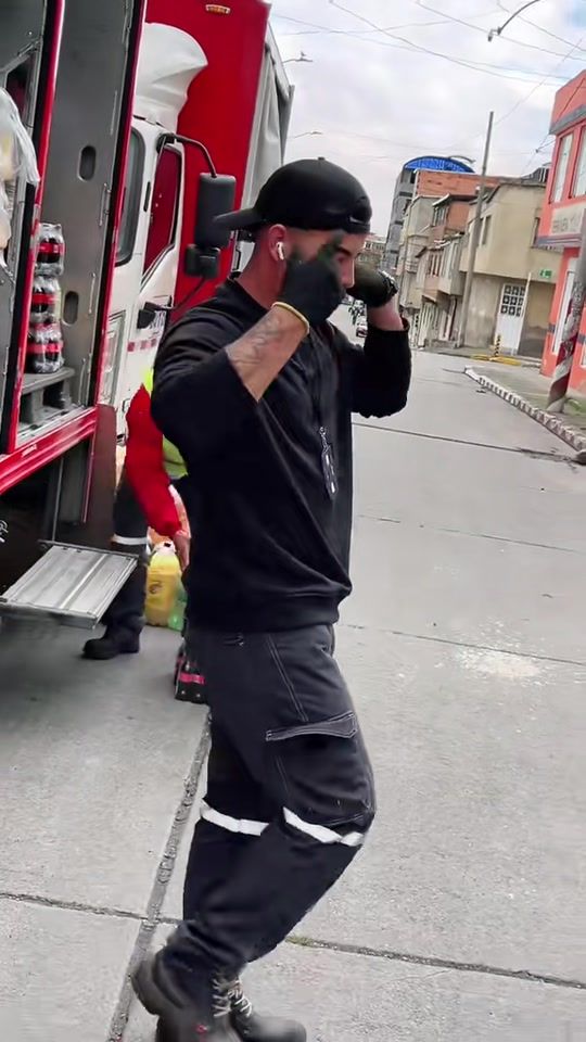 TikTok using LA FALDA