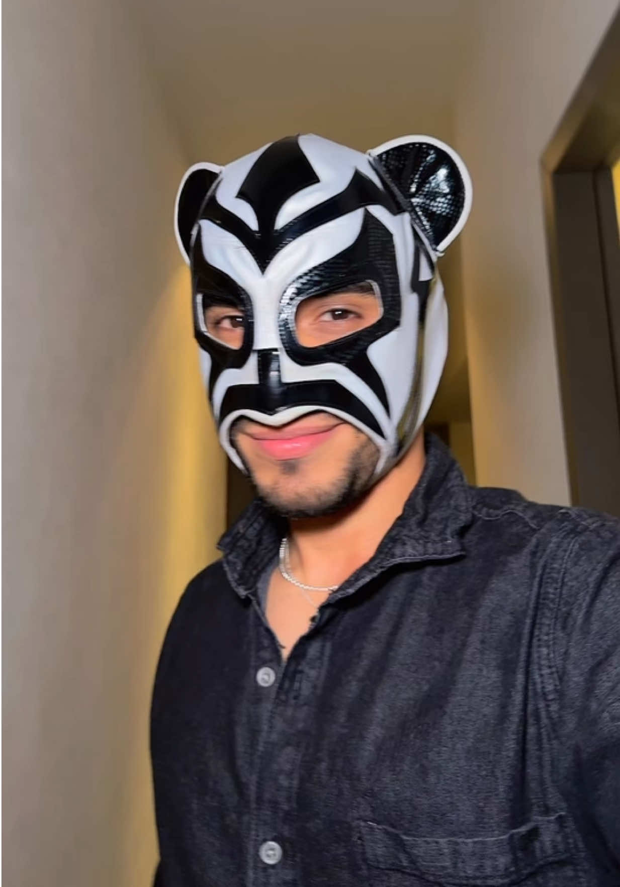 TikTok using Demasiadas Mujeres