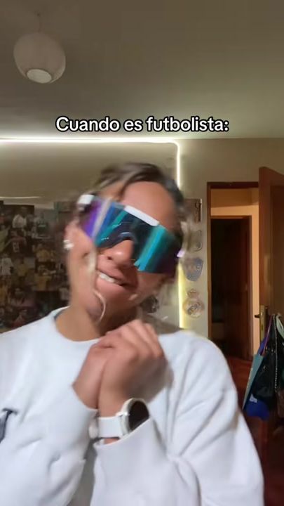 TikTok using mi refe