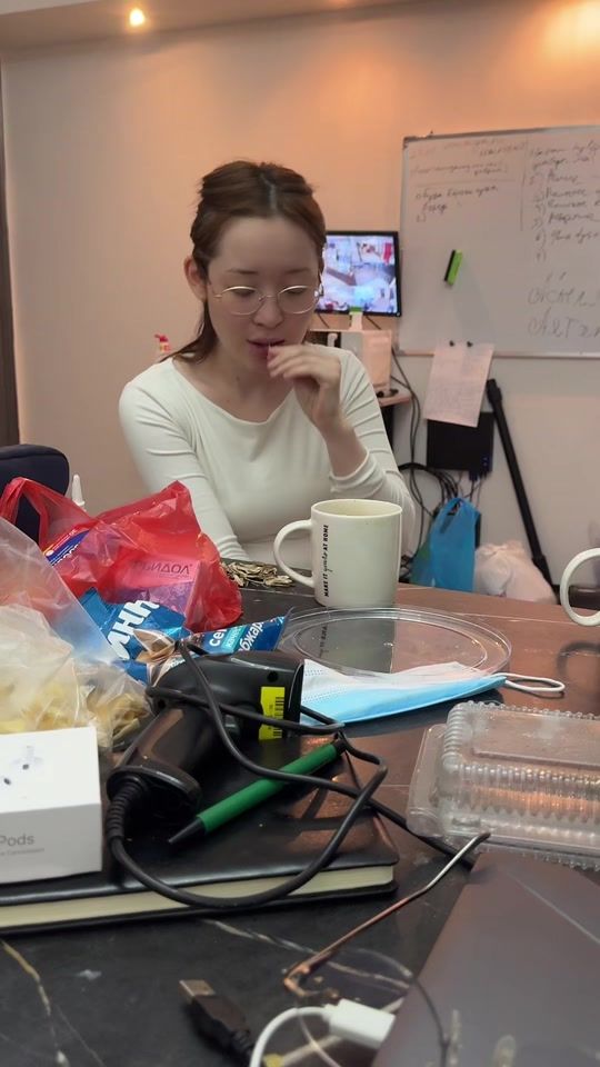 TikTok using Smack That