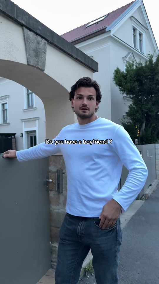 TikTok using Talking Body
