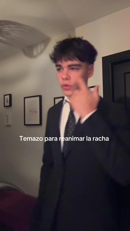 TikTok using El Efecto