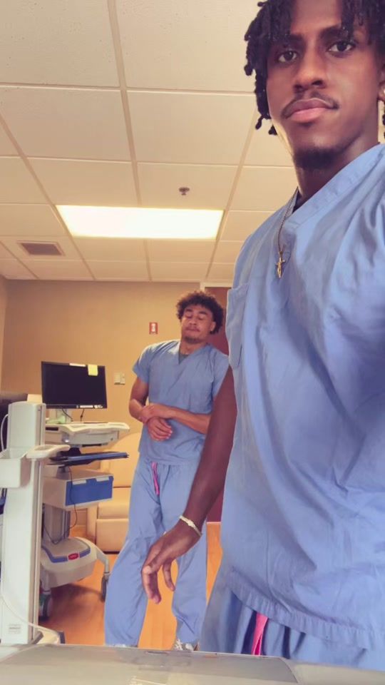TikTok using No Scrubs